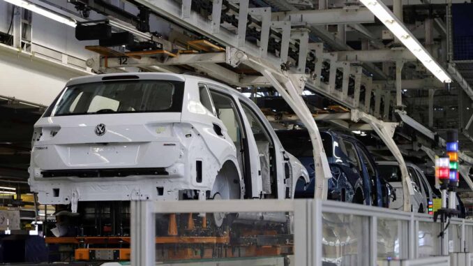 Estados Unidos considera retrasar un mes los aranceles al sector automotriz