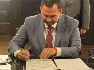 Firma Cruz convenio del Programa de Vivienda para el Bienestar