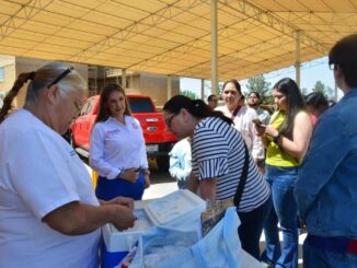 Xóchitl Contreras realiza jornada de Feria de Vacunación masiva