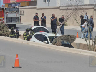 Conductor ebrio cae a canal pluvial tras perder el control en avenida Vendanova