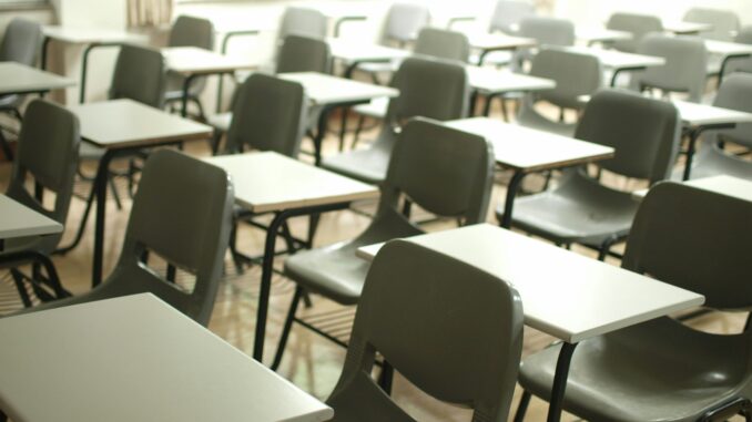 Tras polémica de la SEP, 8 de cada 10 estudiantes seguirán con el calendario escolar original