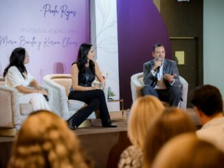Arropan más de 500 mujeres juarenses a Marco Bonilla y Karina Olivas en encuentro con Paola Rojas