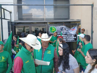 Manifestantes de la UNTA toman edificio gubernamental para exigir apoyos al campo