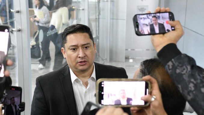 Hoy una gobernadora enfrenta una persecución por decir la verdad: Alfredo Chávez