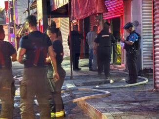 Movilización de emergencia por incendio en carnicería de la zona centro