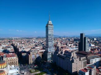 Rescatan a 9 personas que se quedaron atrapadas en elevador de la Torre Latinoamericana