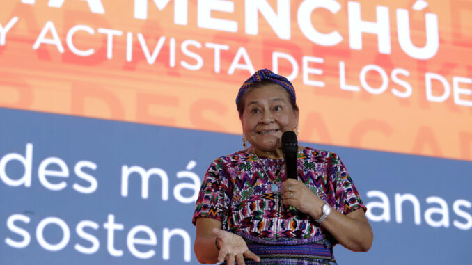 Rigoberta Menchú llama a poner a las personas en el centro de las ciudades inteligentes