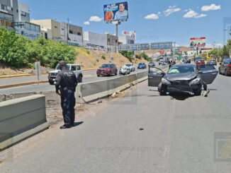 Aparatoso choque en la Curva de la Muerte provoca caos vial y daños materiales