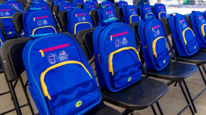 Apoya Marco Bonilla la economía de las familias: Mi Bolsa Escolar llegará a 287 primarias con mochilas y útiles