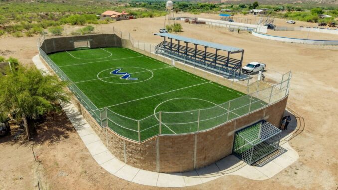 Inauguran en seccional de Guadalupe cancha de fútbol y arrancan ampliación de salones de usos múltiples