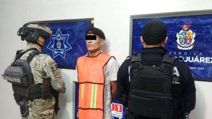 Detienen a hombre con dos ordenes de aprehensión pendientes