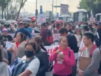 CNTE y madres buscadoras marchan hacia el Estadio CDMX