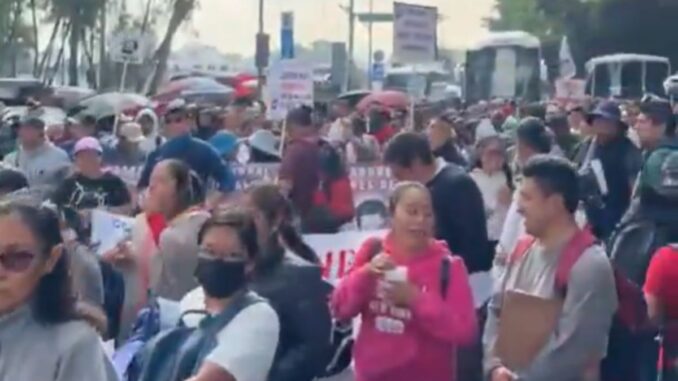 CNTE y madres buscadoras marchan hacia el Estadio CDMX