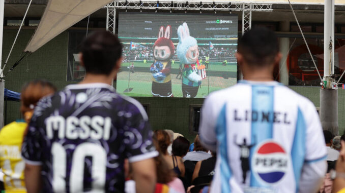 Sin la Vinotinto, pero con pasión: venezolanos celebran el arranque del Mundial en Caracas