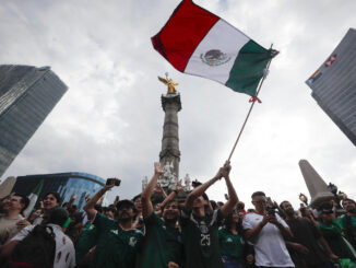 Lluvia, cánticos y banderas: así festejó CDMX el triunfo de México en el Mundial