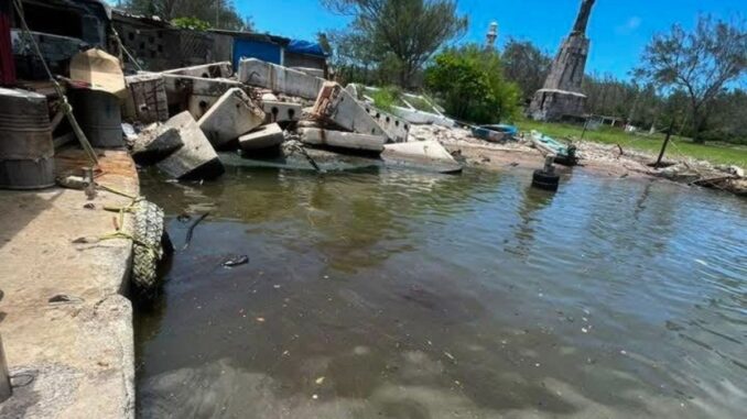 Pescadores acusan mancha de crudo en el río Pánuco; Pemex descarta que sea hidrocarburo
