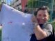 Video: Irán regala camisetas a aficionados en Tijuana