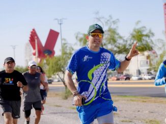 Marco Bonilla corre con juarenses en el Bordo y refrenda su cercanía con la frontera