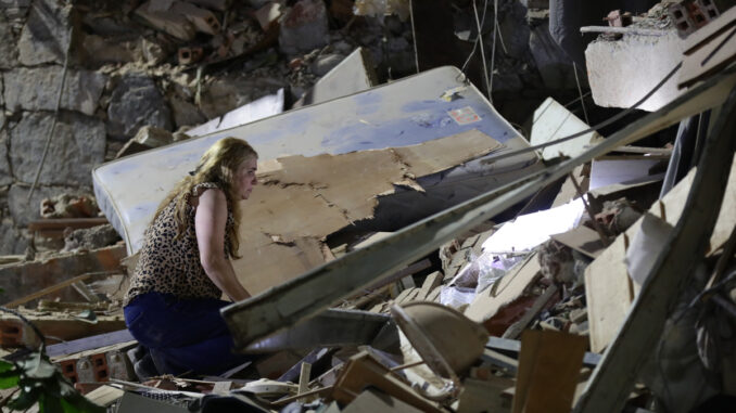 Venezuela reporta 32 muertos y más de 700 heridos tras doble sismo
