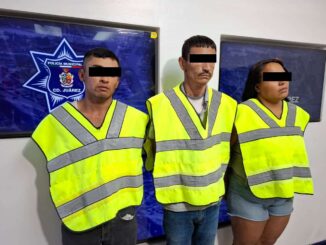 Detienen a asaltante y a dos de sus acompañantes