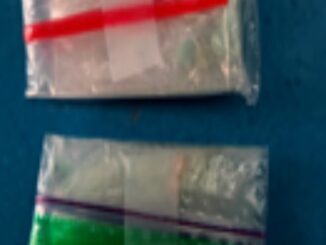 Ejército y FGR capturan a dos personas con droga y armas en la colonia 20 Aniversario
