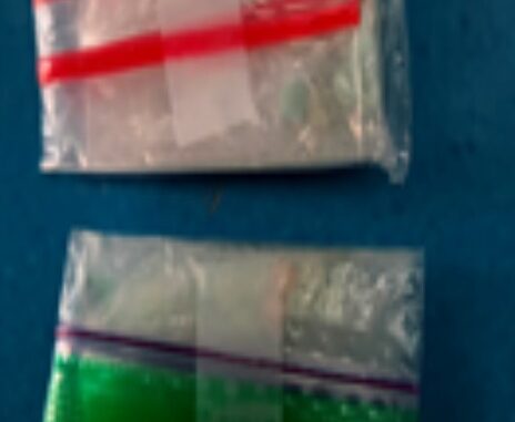 Ejército y FGR capturan a dos personas con droga y armas en la colonia 20 Aniversario