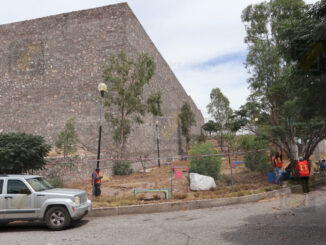 Verifica Municipio que empresa aplique medidas de seguridad en demolición controlada de muro de Herradura La Salle