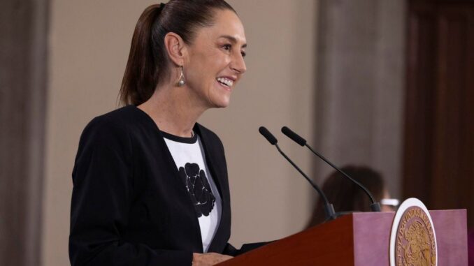 Sheinbaum felicita a las mamás y pide reconocer su trabajo de cuidados