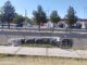 Camión revolvedor de cemento termina volcado dentro de canal en la vialidad Los Nogales