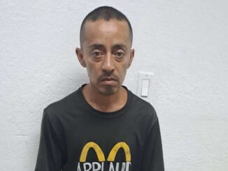 Buscan a familiares de hombre localizado desorientado en Villa Residencial