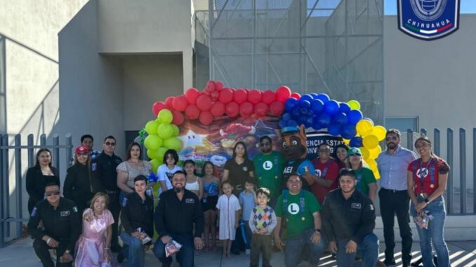 Festeja FGE Noroeste a niños y niñas del personal en el edificio de la dependencia
