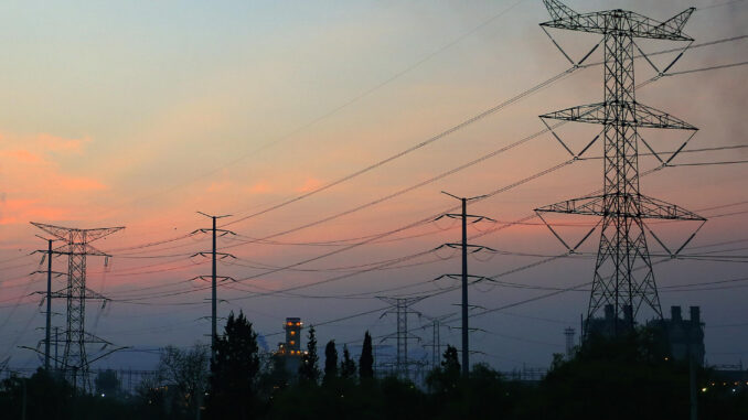 Expertos dicen que México abre oportunidad energética, pero redes y gas limitan inversión