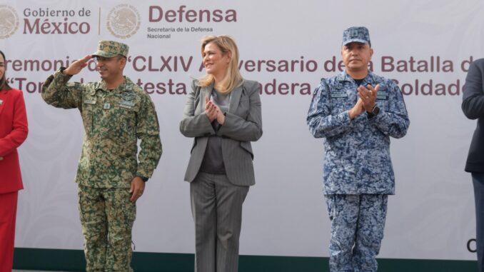 Maru Campos presente en ceremonia conmemorativa por el CLXIV aniversario de la Batalla de Puebla
