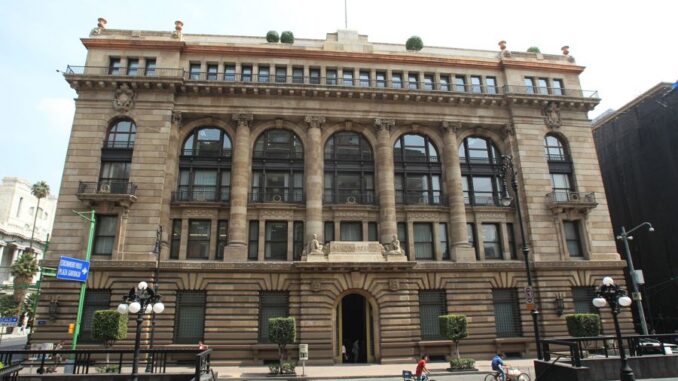 Analistas privados reducen al 1.2 % la estimación de crecimiento del PIB mexicano en 2026
