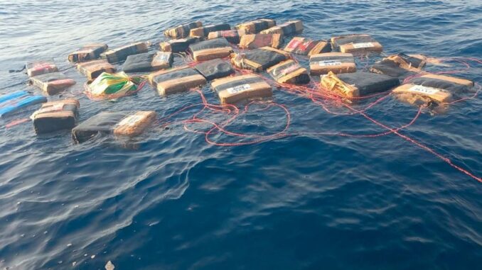 Interceptan más de 2 toneladas de cocaína en aguas de Oaxaca