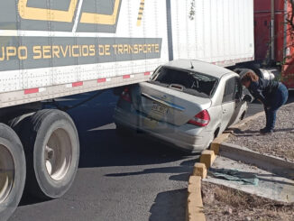 Choque en trébol de la Homero deja congestionamiento y daños materiales